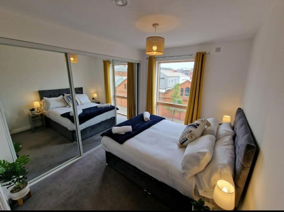 Modern Apartment, Sleeps 6, Belfast City Centre Zewnętrze zdjęcie