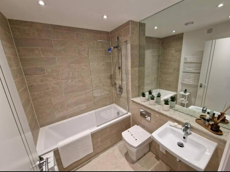 Modern Apartment, Sleeps 6, Belfast City Centre Zewnętrze zdjęcie