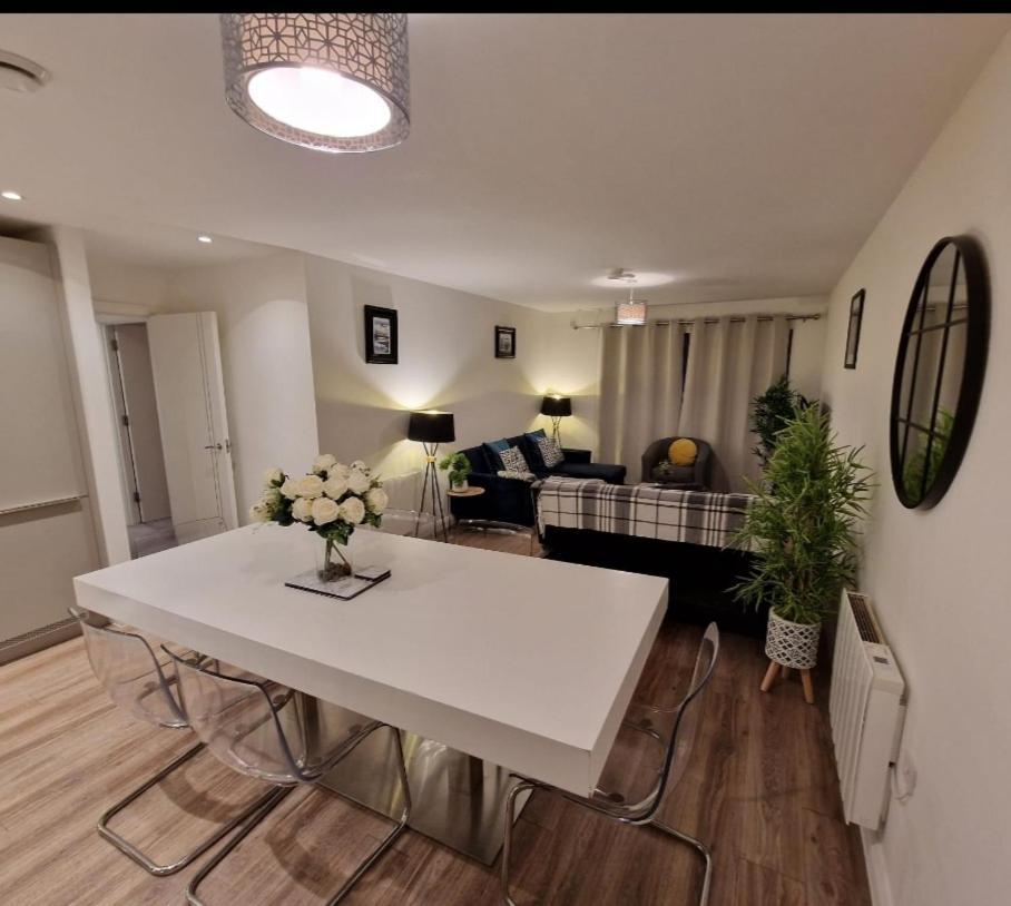 Modern Apartment, Sleeps 6, Belfast City Centre Zewnętrze zdjęcie